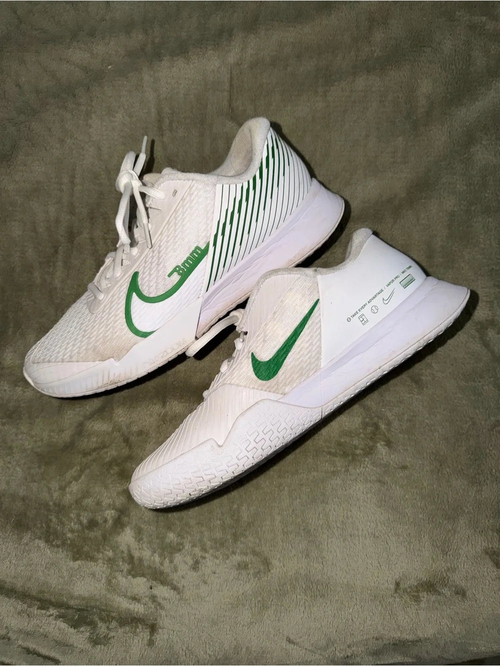 Nike detailing support court